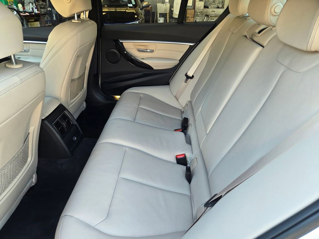Used 2017 BMW 330i Sedan image 12