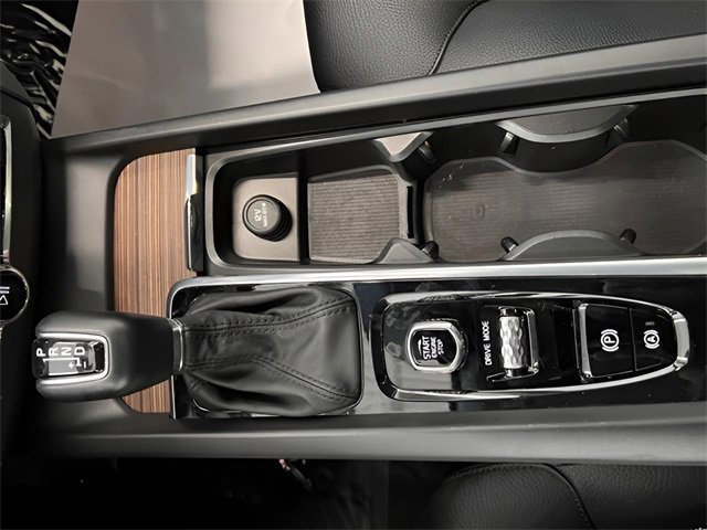 Used 2021 Volvo XC60 T5 Momentum w/ Premium Package image 30