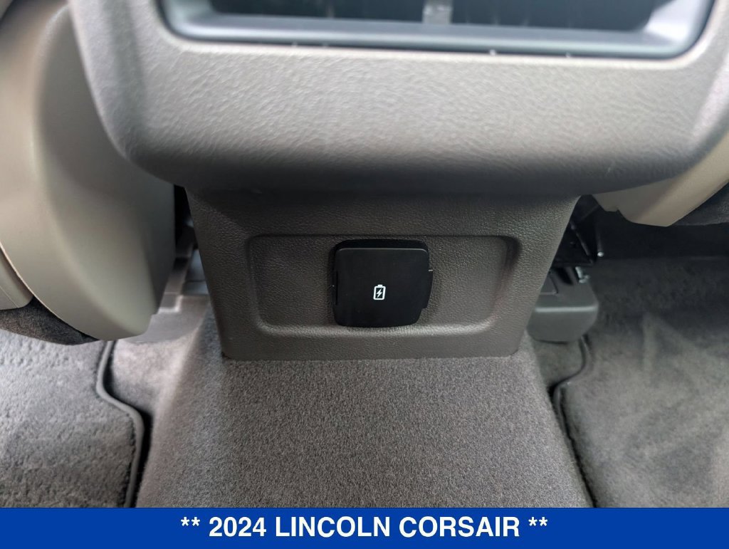 Used 2024 Lincoln Corsair AWD image 18