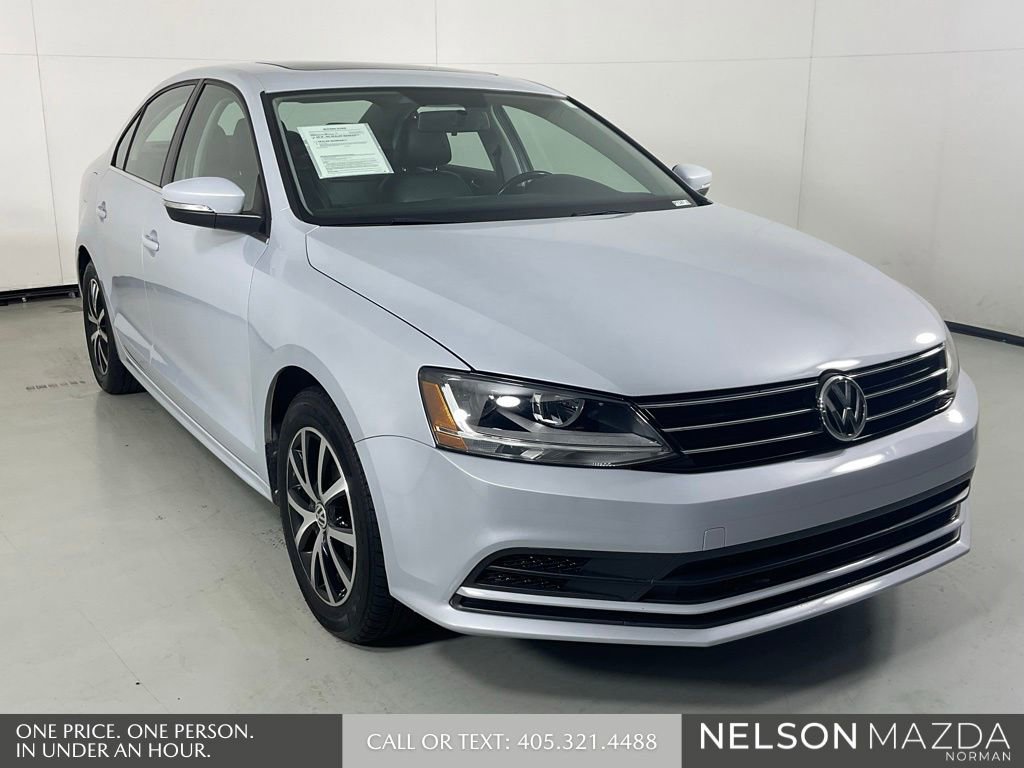 Used 2017 Volkswagen Jetta SE FWD image 3
