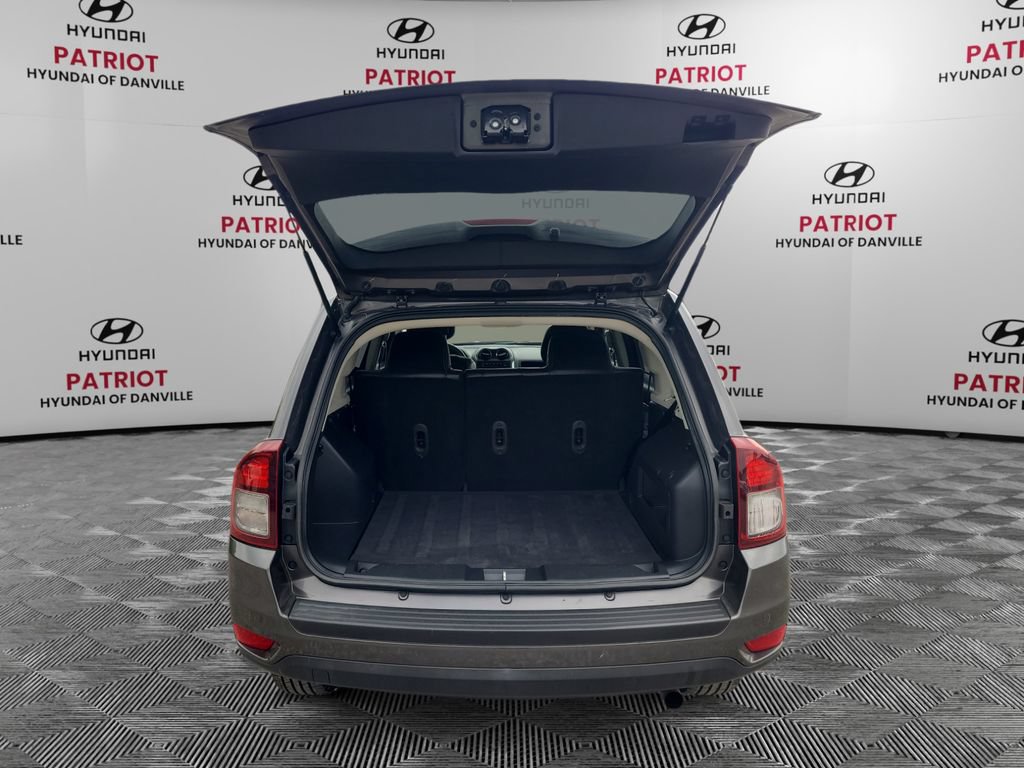Used 2015 Jeep Compass Latitude FWD image 17