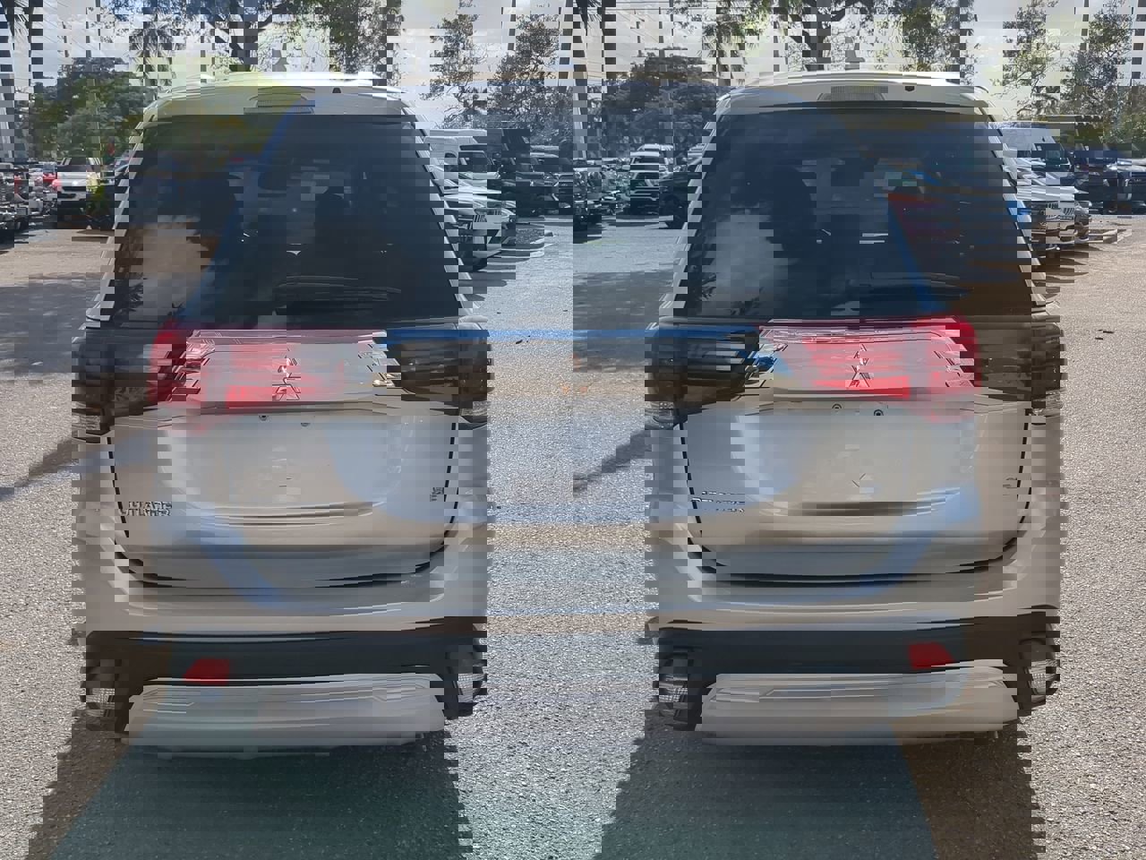 Used 2020 Mitsubishi Outlander ES image 6