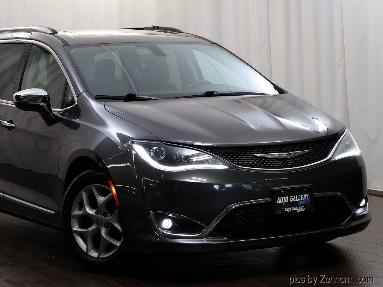 Used 2019 Chrysler Pacifica Limited FWD image 2