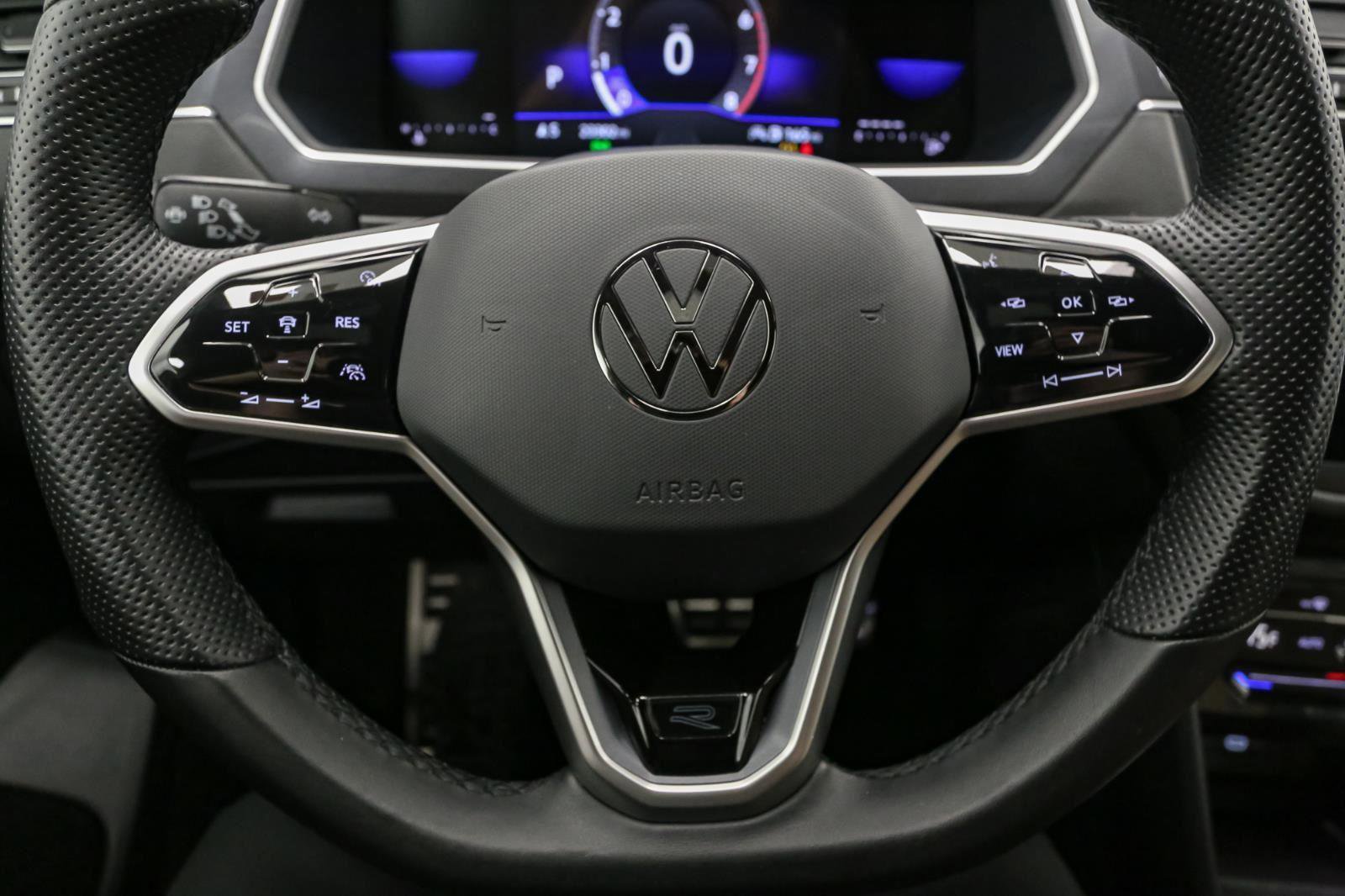 Certified 2023 Volkswagen Tiguan SE R-Line image 39