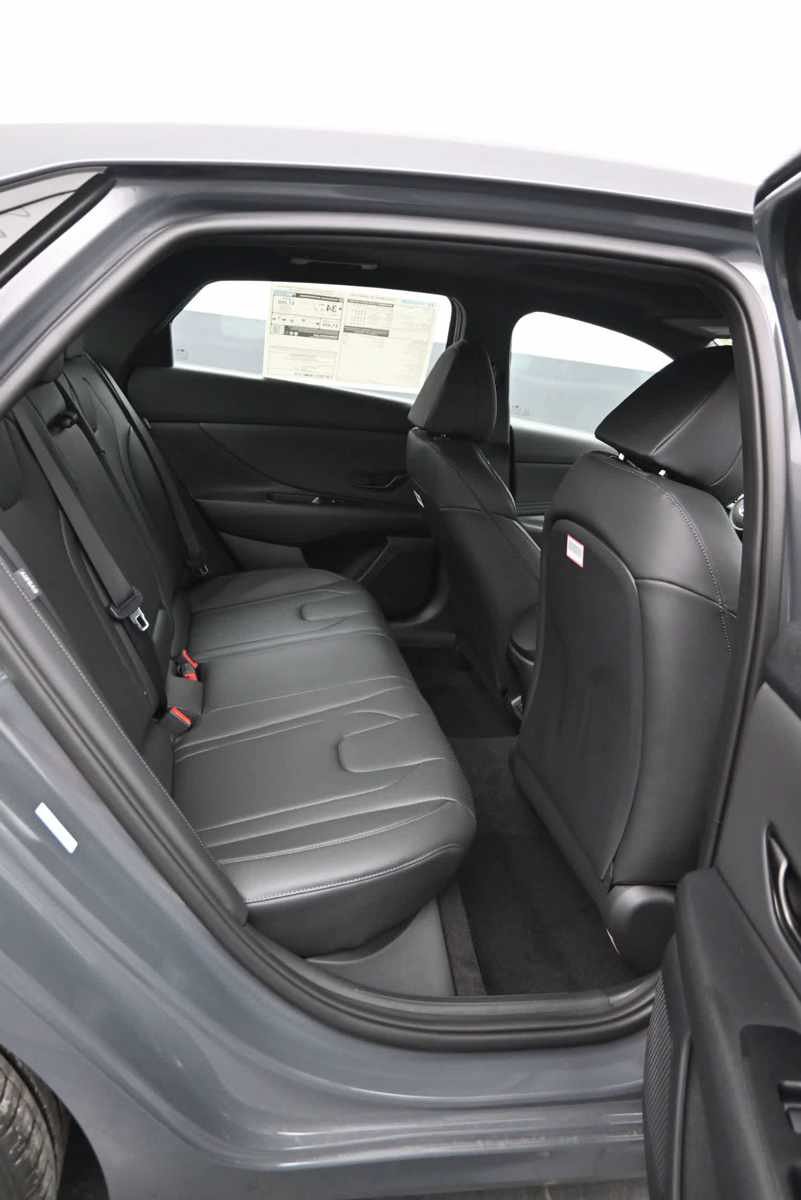 New 2026 Hyundai Elantra SEL Sport FWD image 11