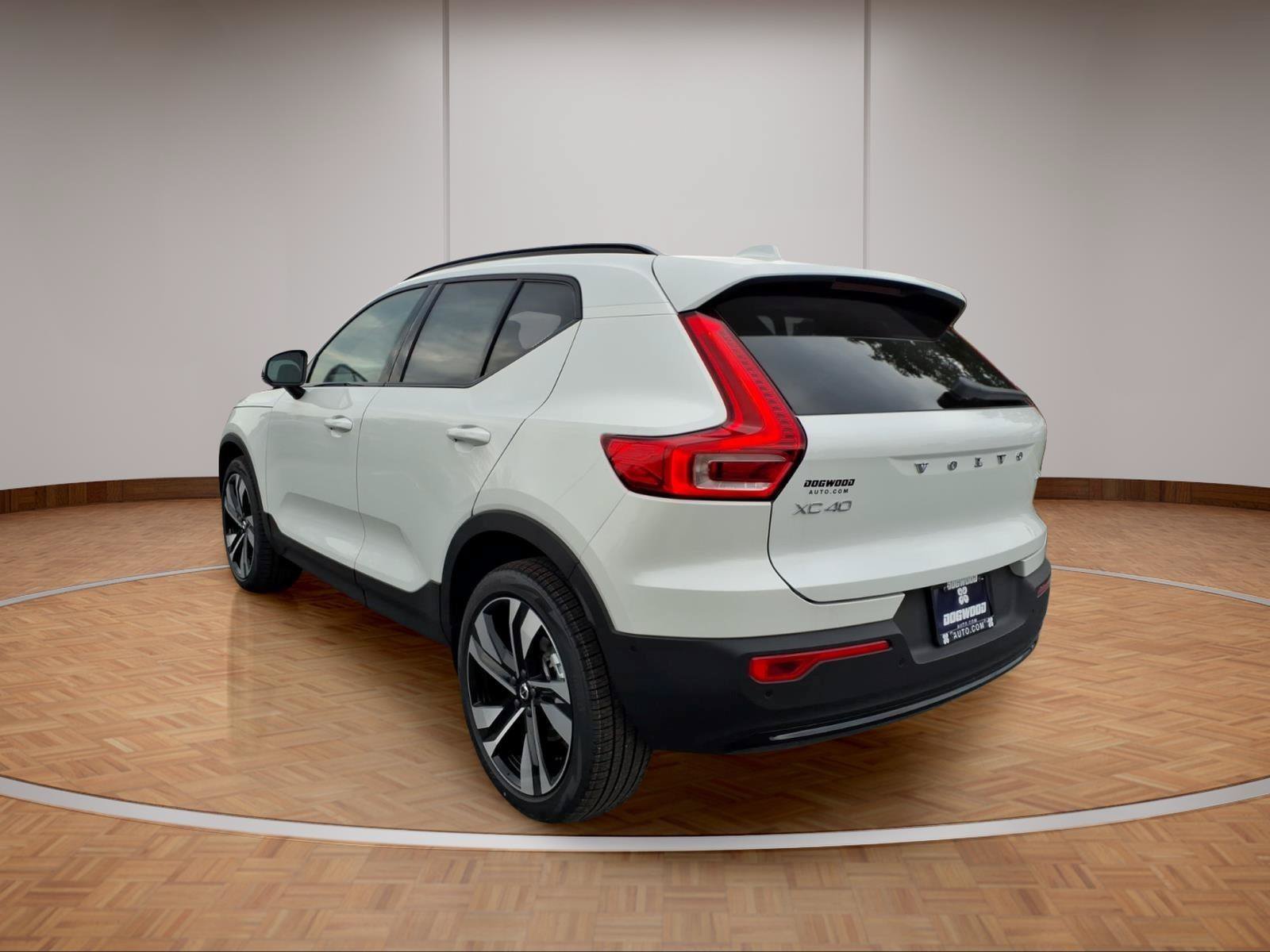 New 2026 Volvo XC40 B5 Plus w/ Protection Package Premier AWD/4WD image 4