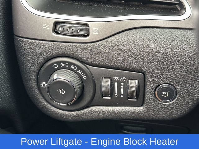 Used 2019 Jeep Cherokee Latitude Plus w/ Comfort/Convenience Group AWD/4WD image 14