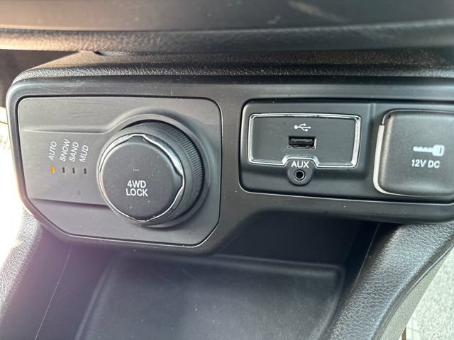 Used 2023 Jeep Renegade Limited w/ Sun/Sound Group AWD/4WD image 34