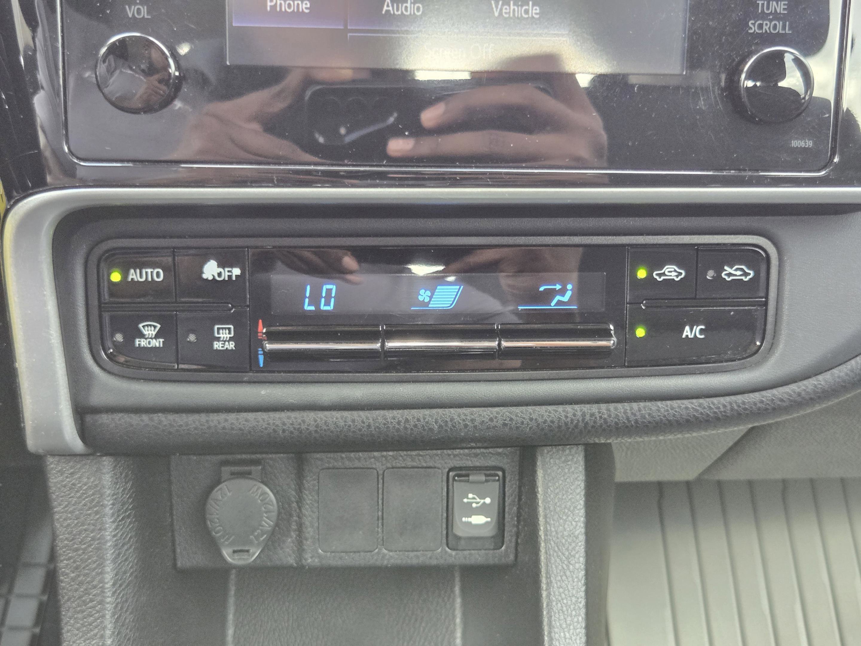 Used 2019 Toyota Corolla LE FWD image 15