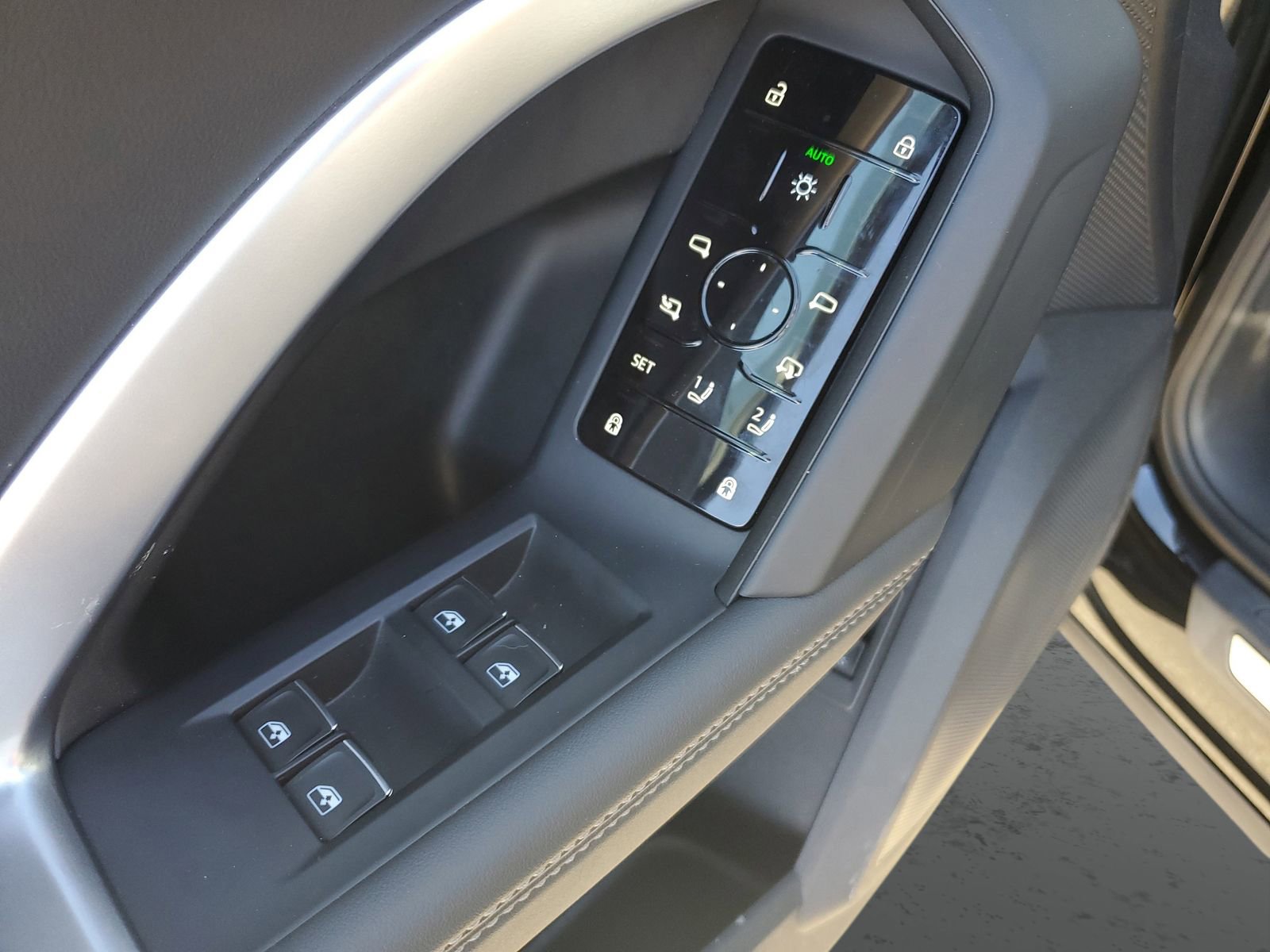 Used 2025 Audi Q5 Premium w/ Convenience Package image 21