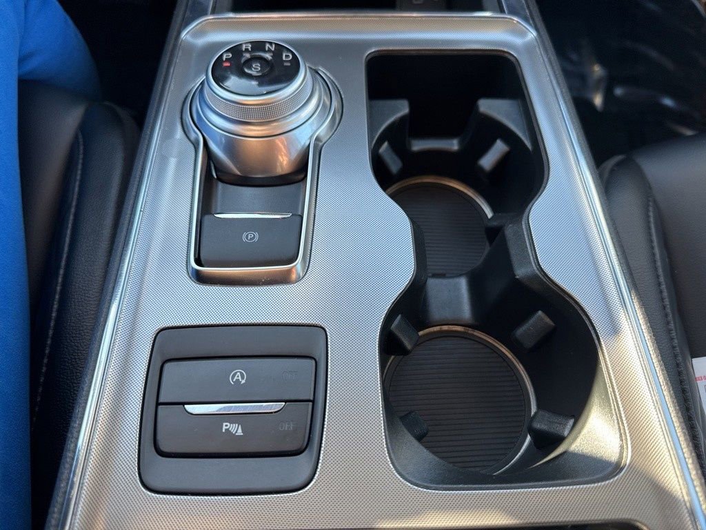 Used 2024 Ford Edge Titanium image 19