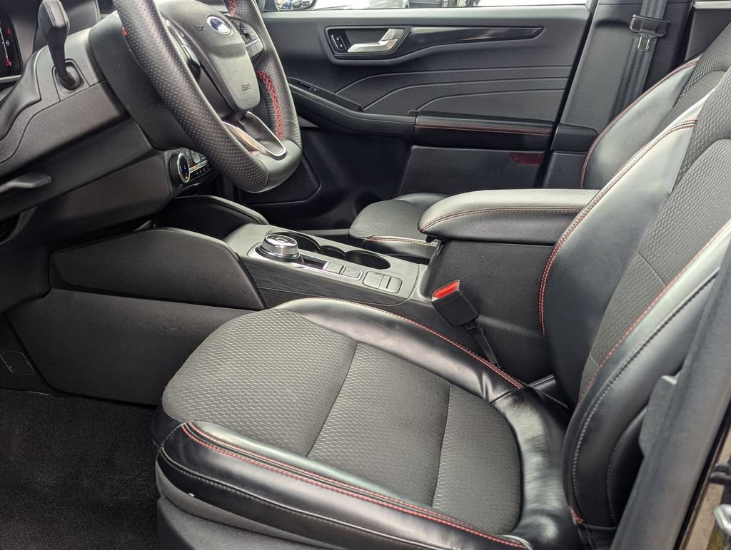 Used 2025 Ford Escape ST-Line Select AWD/4WD image 11