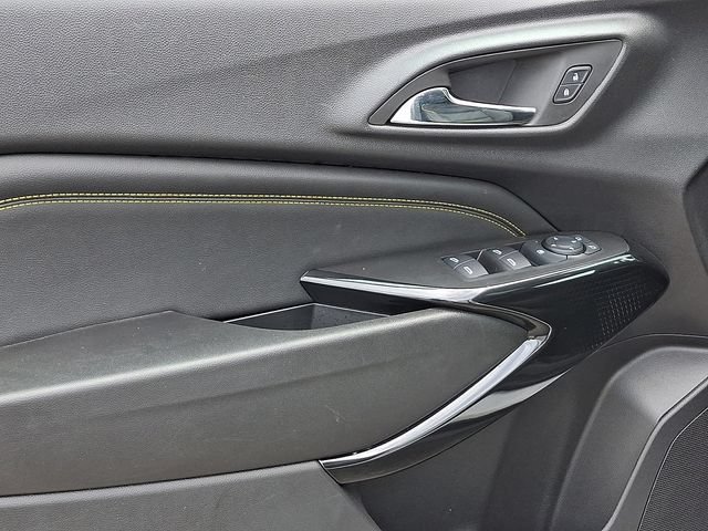Used 2025 Chevrolet Trax ACTIV w/ Sunroof Package FWD image 23