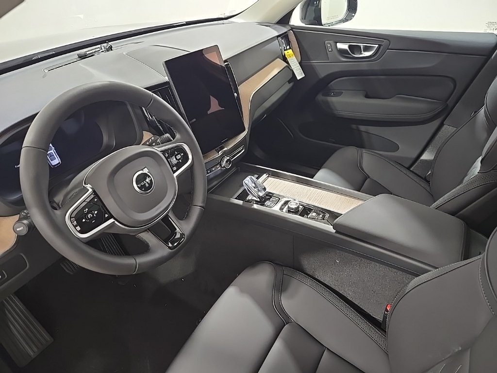 Used 2026 Volvo XC60 B5 Plus w/ Protection Package Premier AWD/4WD image 19