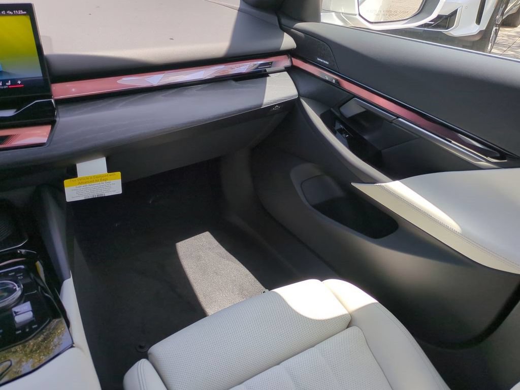 New 2027 BMW 530i xDrive w/ Premium Package AWD/4WD image 17