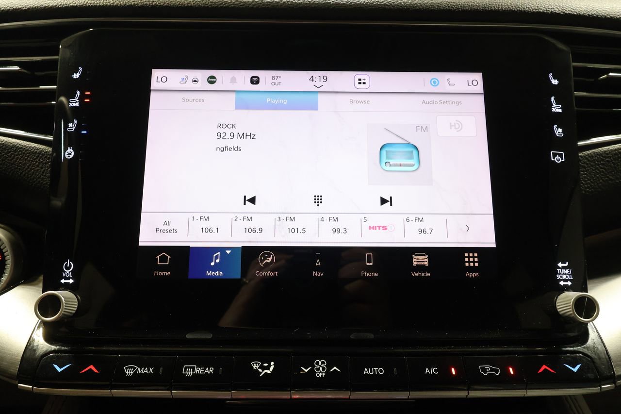 Used 2023 Jeep Wagoneer Series III w/ Premium Group I image 13