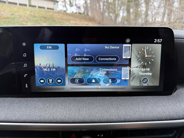 Used 2025 Nissan Kicks SV w/ Charging Package image 20