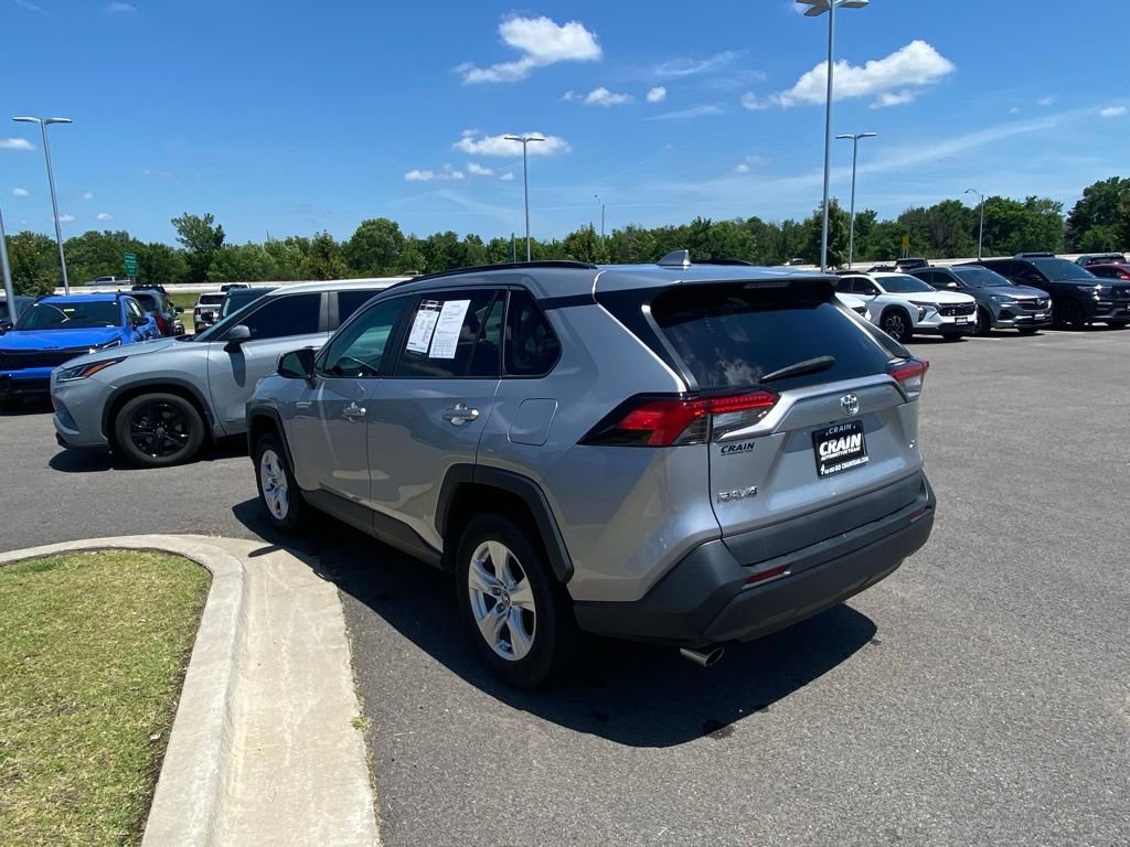 Used 2021 Toyota RAV4 XLE FWD image 5