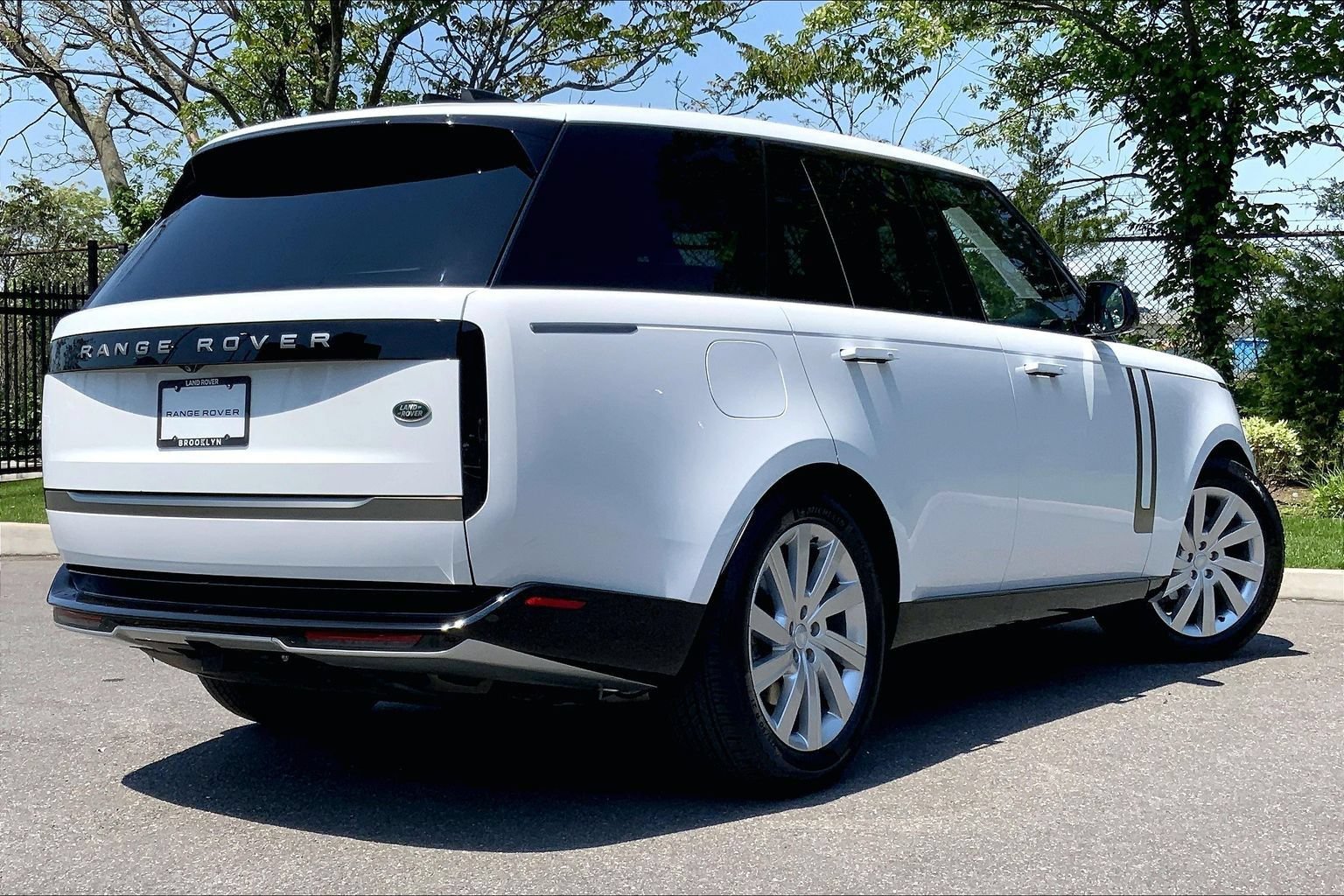 Used 2023 Land Rover Range Rover SE AWD/4WD image 12