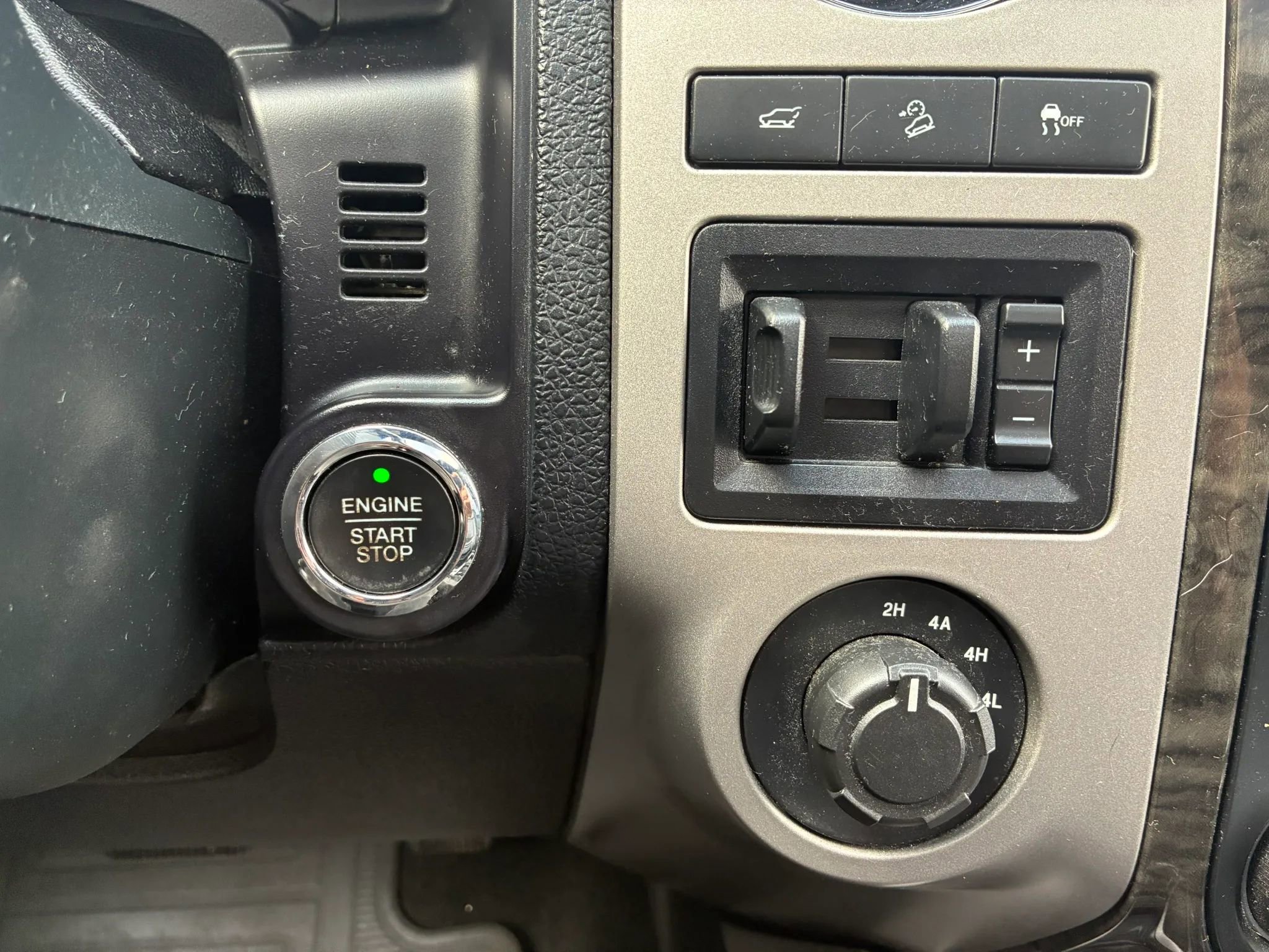 Used 2016 Ford Expedition Limited w/ Equipment Group 301A AWD/4WD image 24