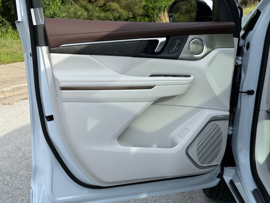 New 2026 Buick Enclave Avenir w/ Super Cruise Package FWD image 16
