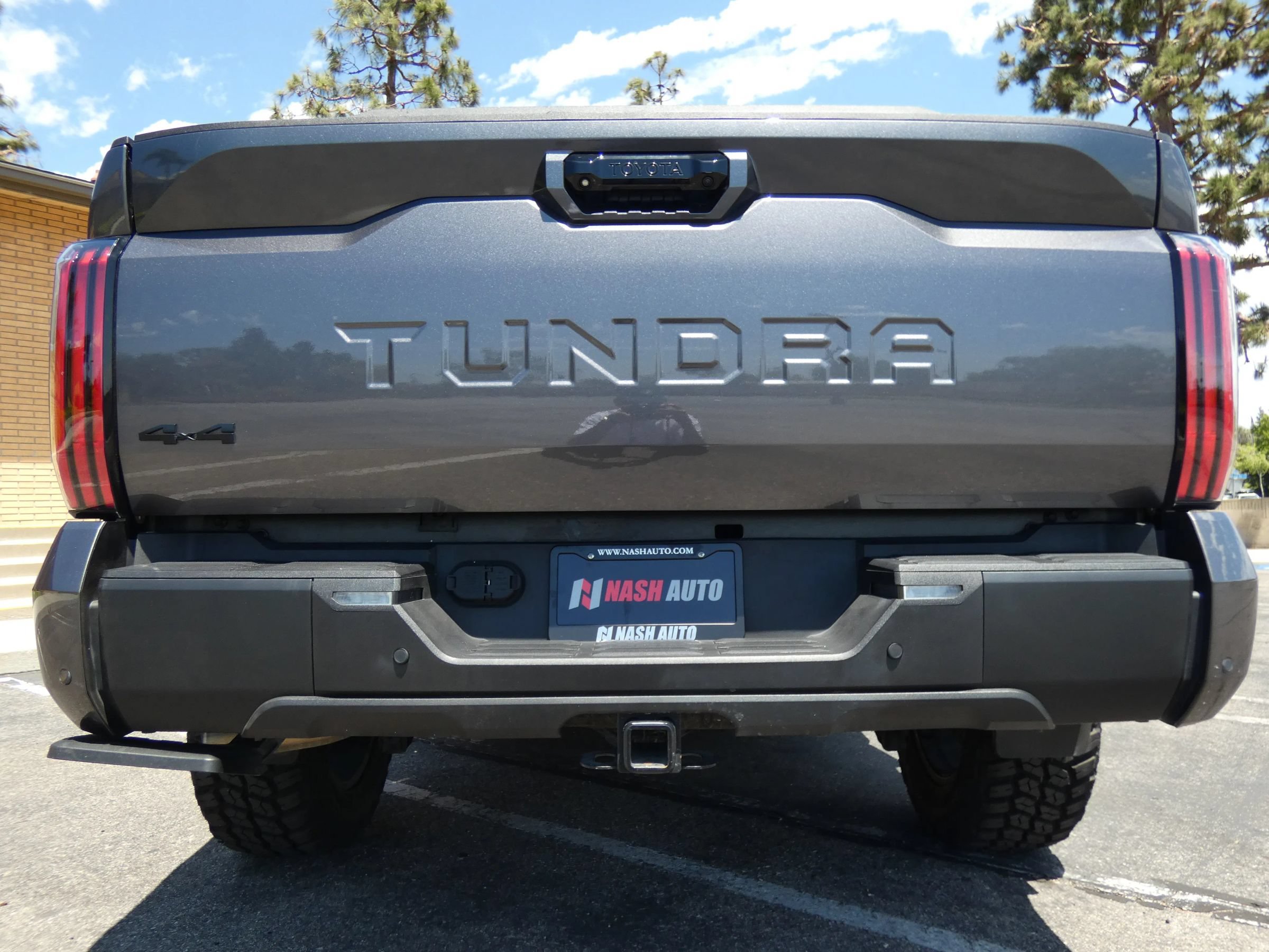 Used 2024 Toyota Tundra Limited w/ TRD Off-Road Package AWD/4WD image 10