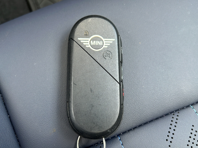 Used 2025 MINI Cooper 4-Door Hardtop FWD image 33