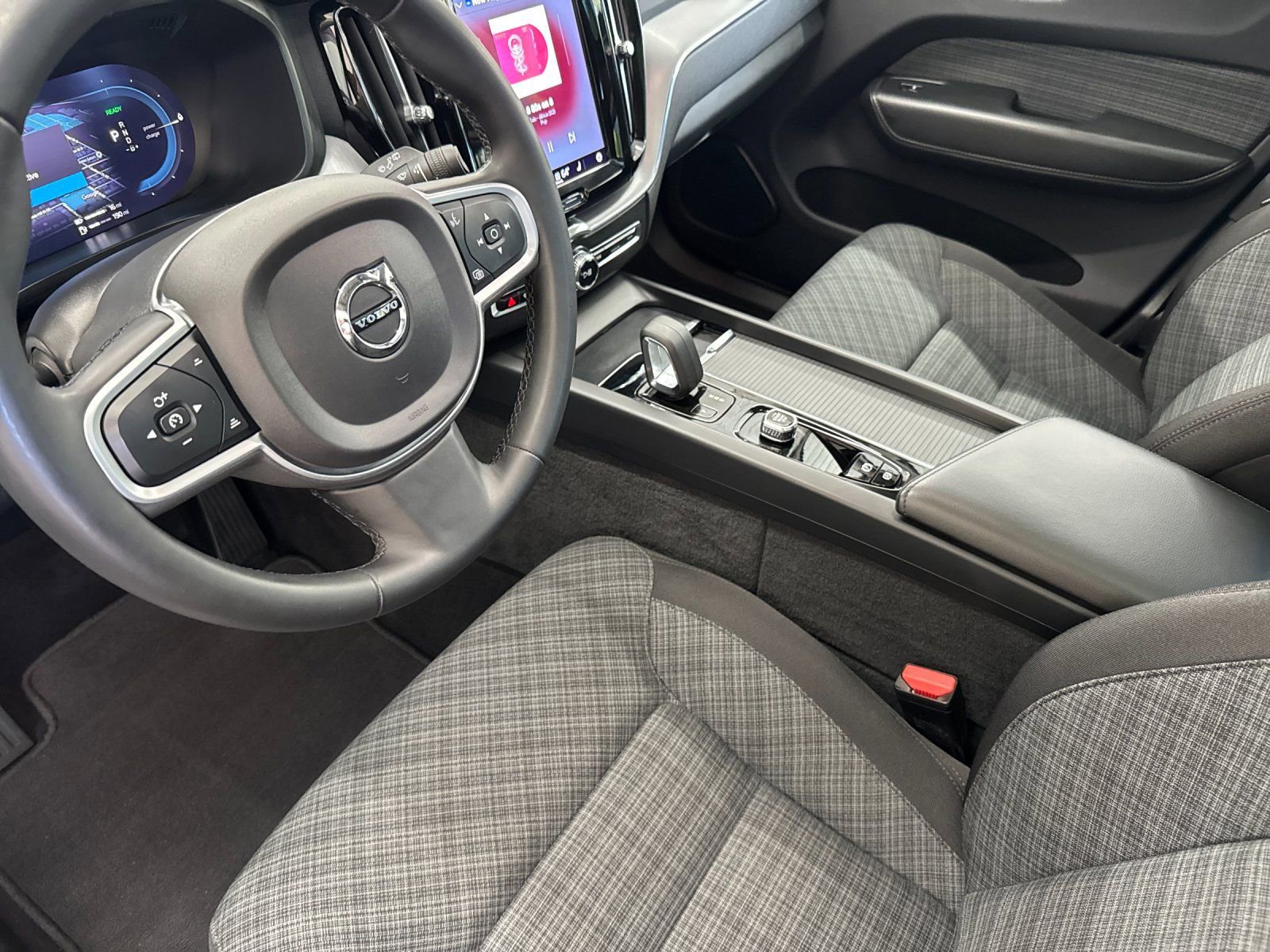 Used 2022 Volvo XC60 T8 Inscription Expression image 10