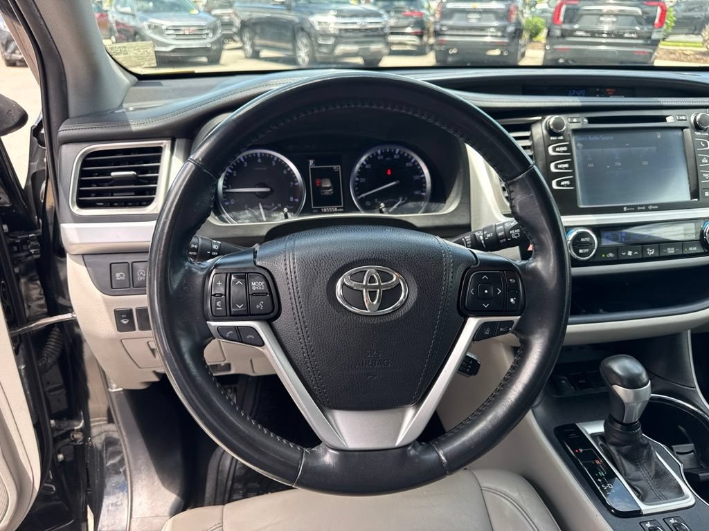 Used 2019 Toyota Highlander XLE FWD image 15