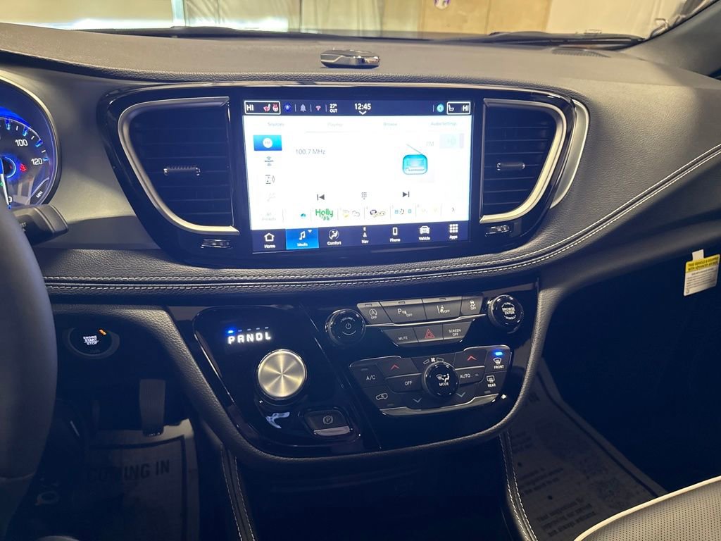 New 2026 Chrysler Pacifica Limited image 17