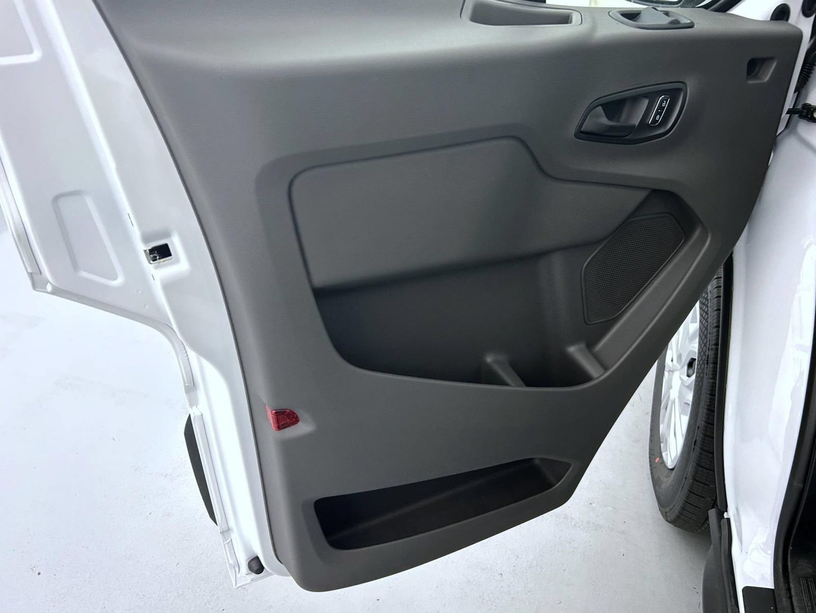 New 2027 Ford Transit 250 148 Medium Roof w/ Load Area Protection Package RWD image 9