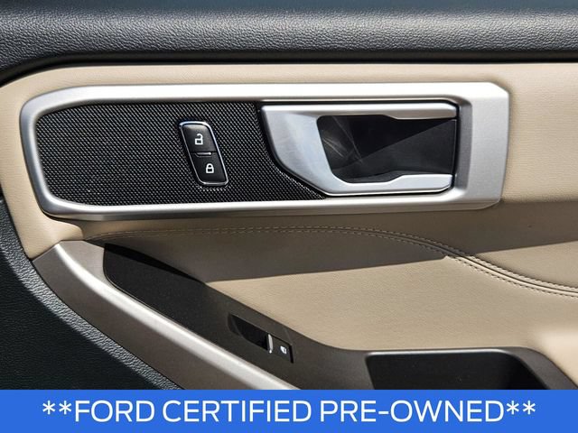 Used 2023 Ford Explorer XLT AWD/4WD image 12