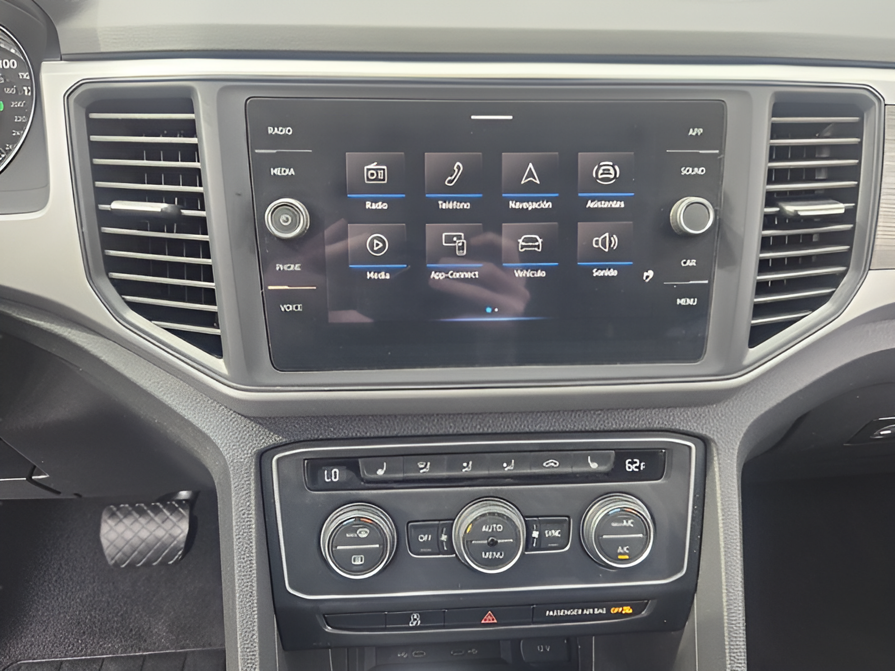 Used 2021 Volkswagen Atlas Cross Sport SE FWD image 23
