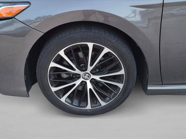 Used 2019 Toyota Camry SE w/ Carpet Mat Package FWD image 9