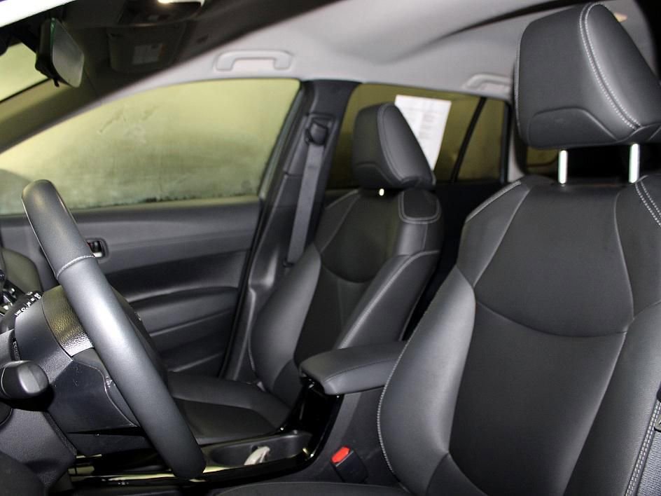 Used 2025 Toyota Corolla Cross XLE image 22