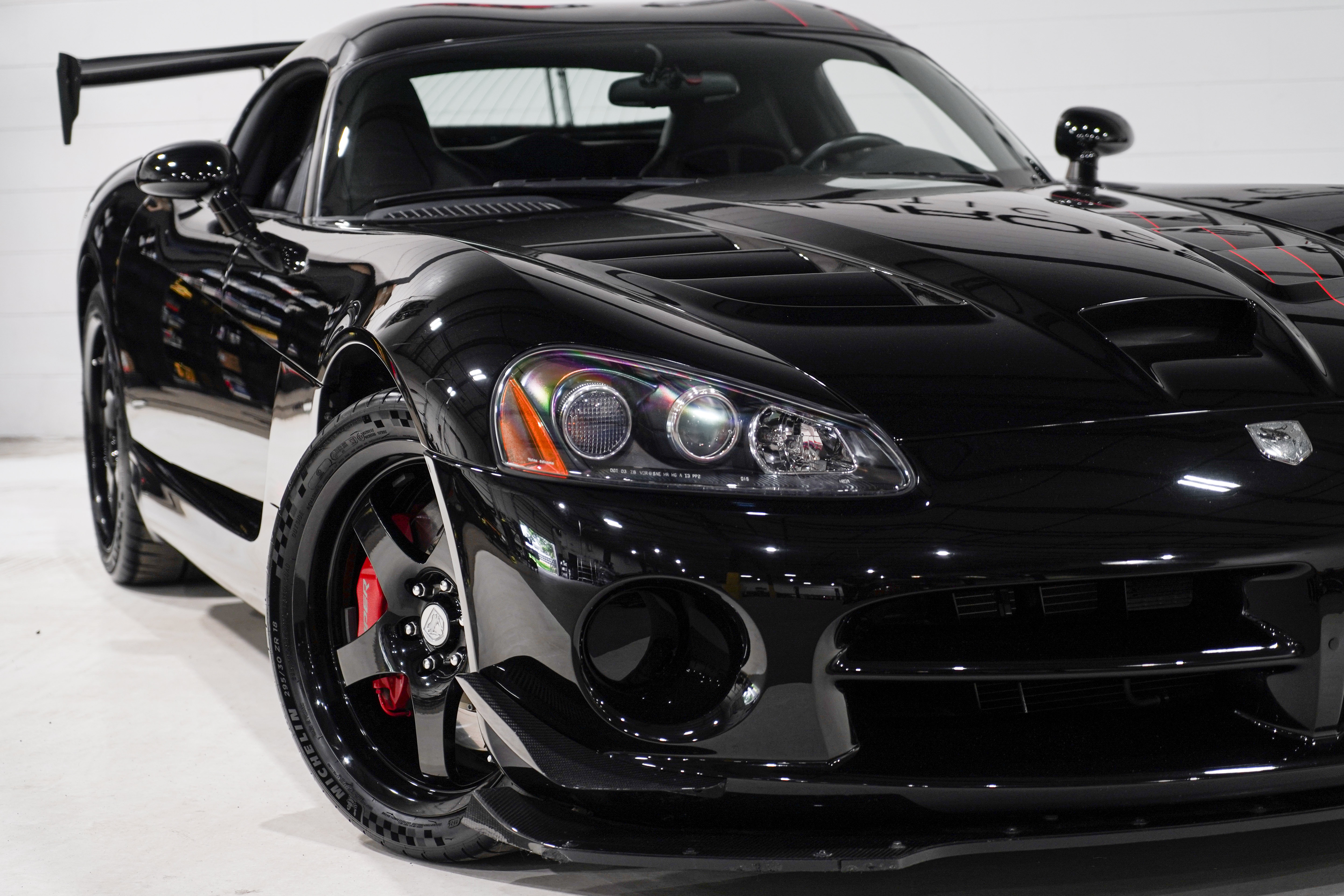 Used 2010 Dodge Viper ACR RWD image 25