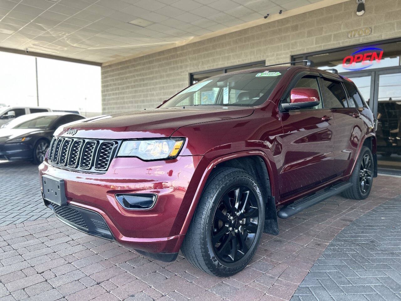 Used 2019 Jeep Grand Cherokee Altitude AWD/4WD image 24