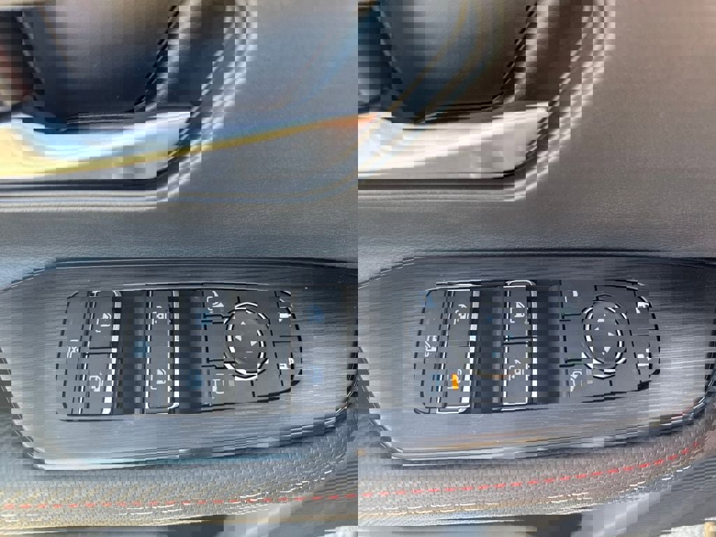 Used 2026 Nissan Kicks SR image 14