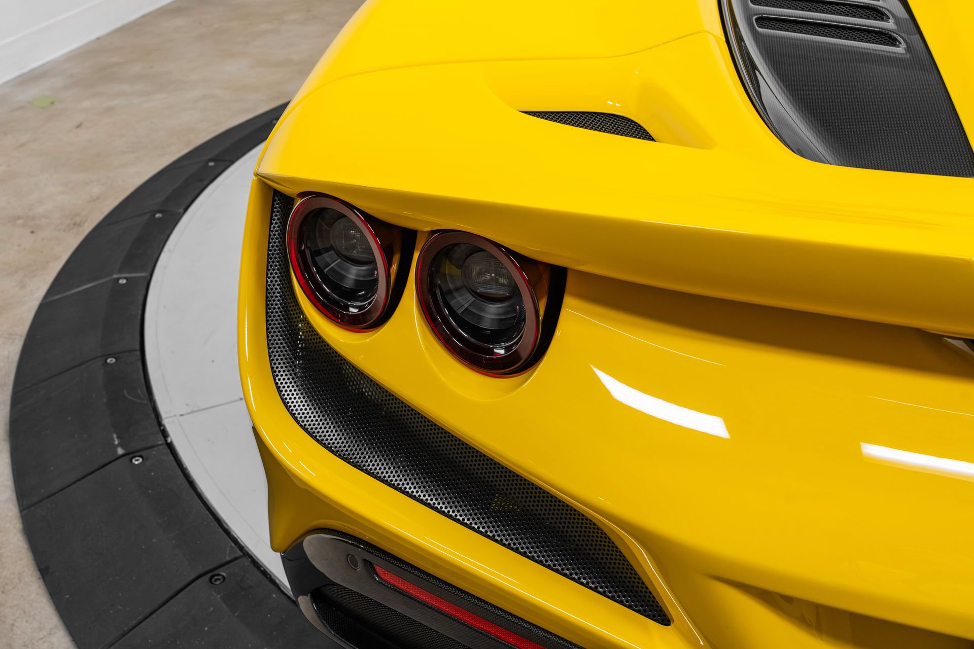 Certified 2022 Ferrari F8 Tributo RWD image 47