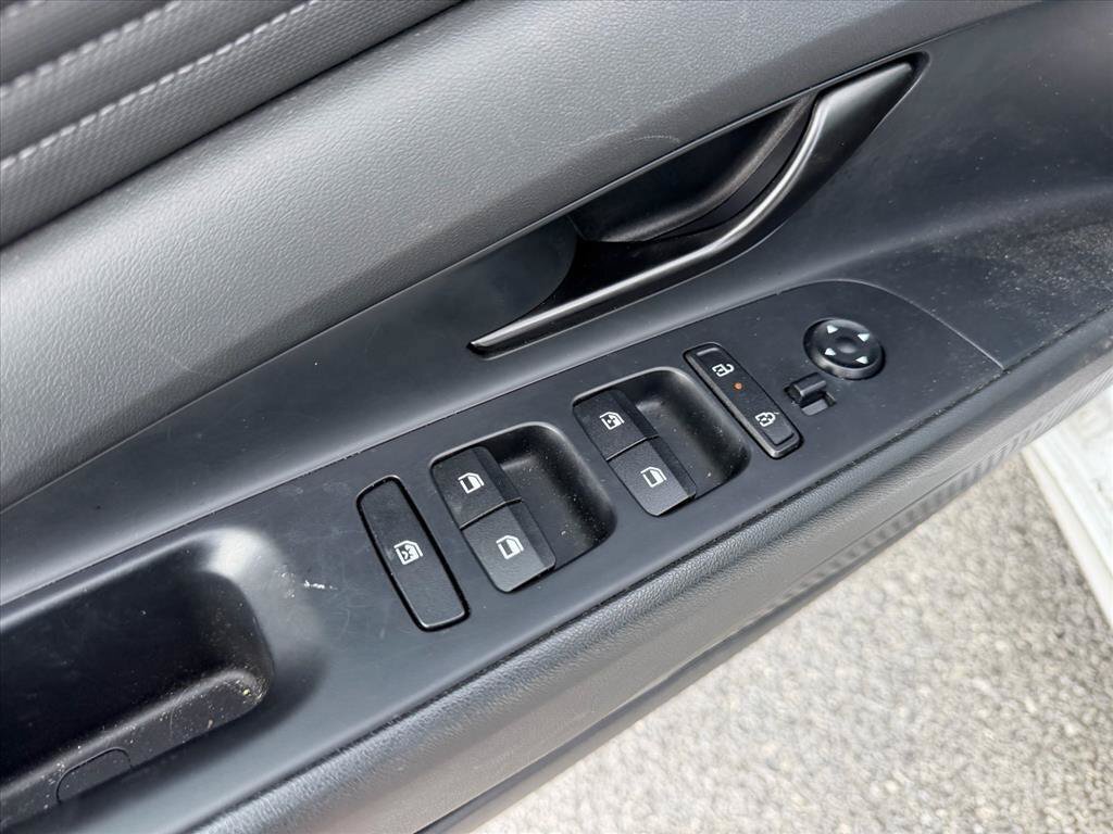 Used 2025 Hyundai Elantra Sport FWD image 26