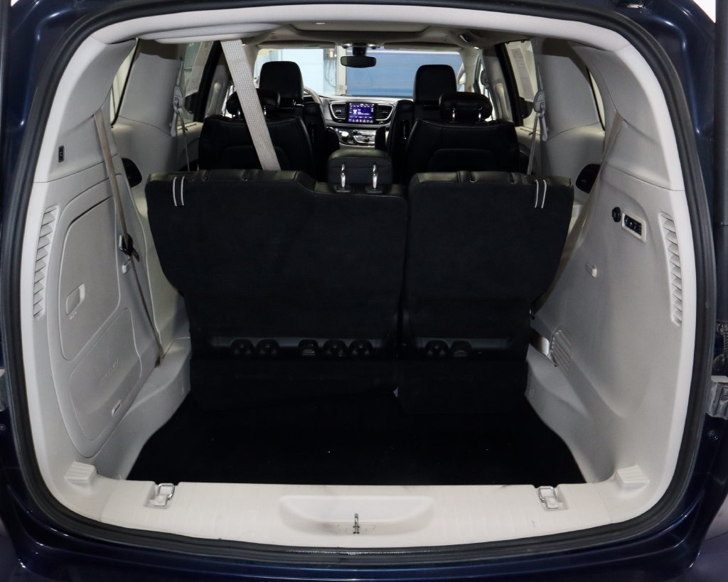 Used 2019 Chrysler Pacifica Limited FWD image 12