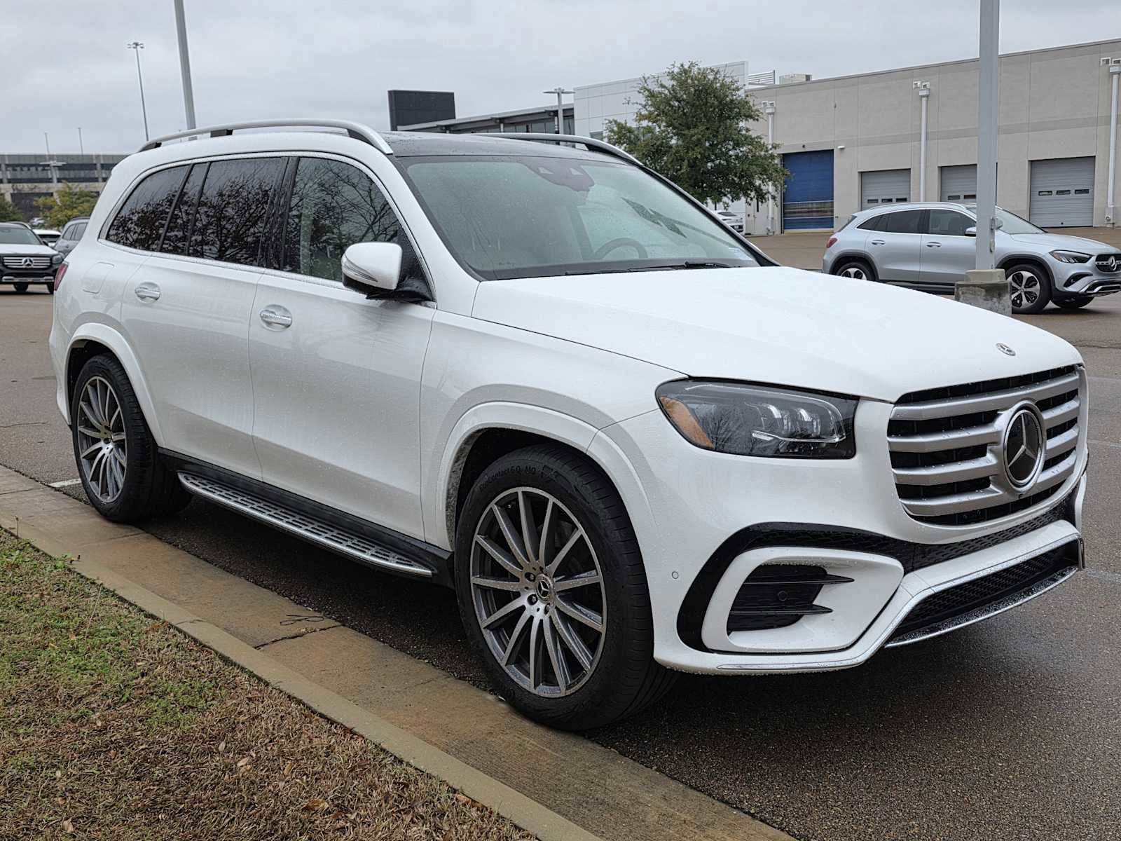 Used 2025 Mercedes-Benz GLS 450 4MATIC image 3