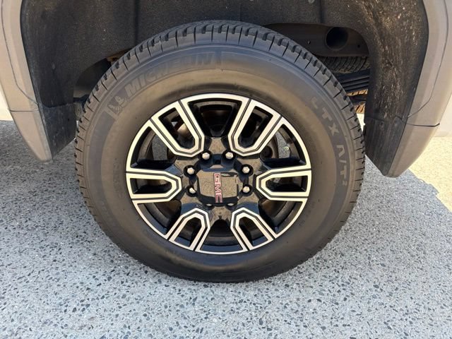 Used 2023 GMC Sierra 2500 AT4 w/ AT4 Premium Plus Package AWD/4WD image 9