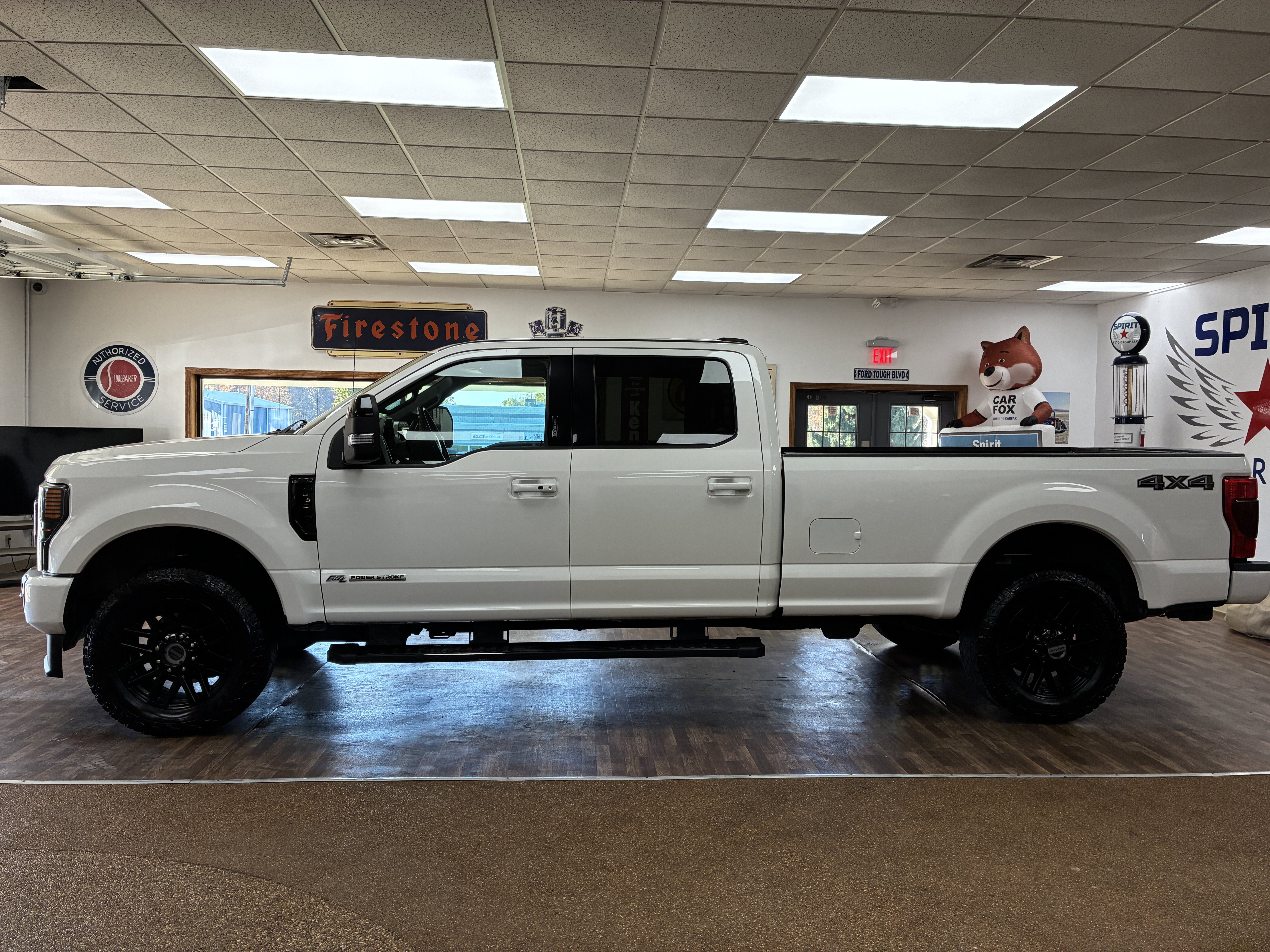 Used 2022 Ford F350 Lariat w/ Black Appearance Package AWD/4WD image 2