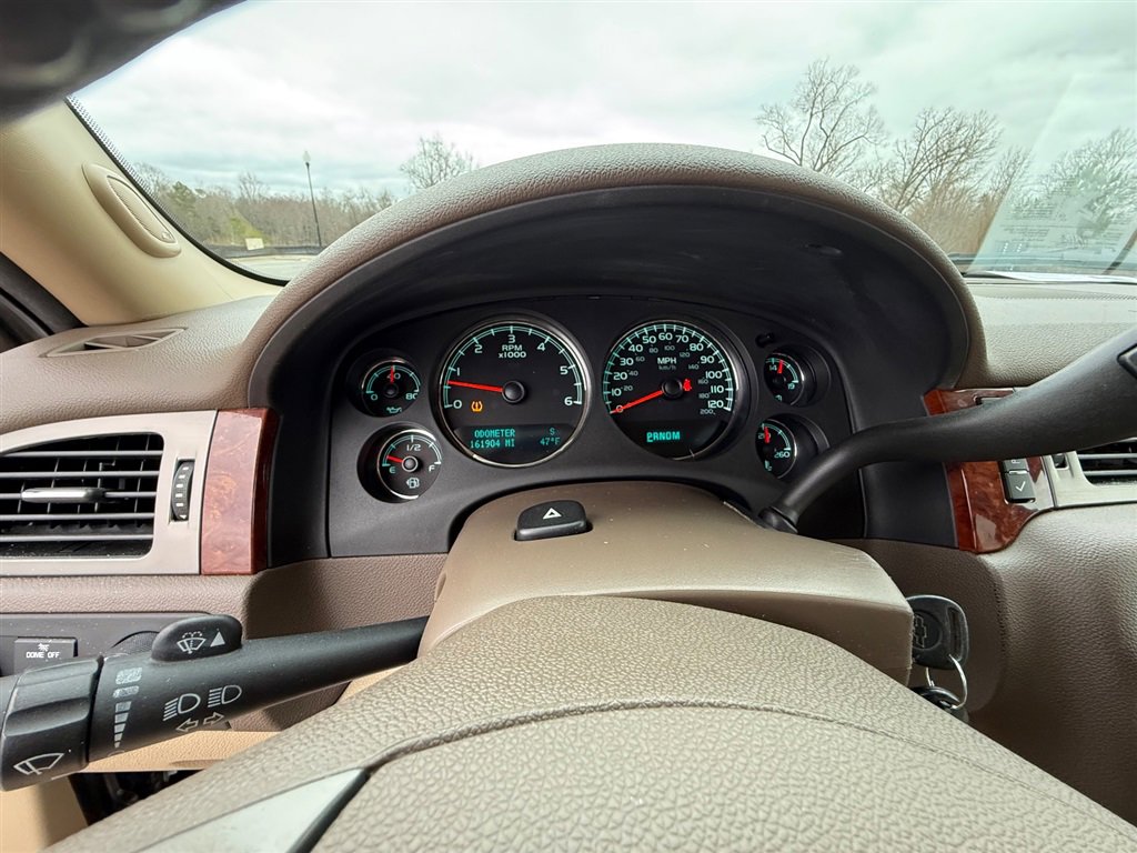 Used 2011 Chevrolet Suburban LTZ image 18