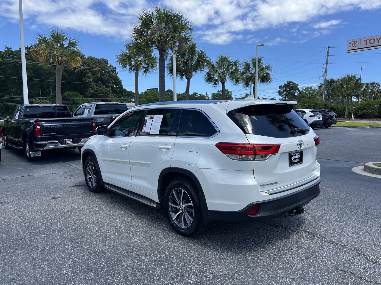Used 2017 Toyota Highlander XLE AWD/4WD image 8