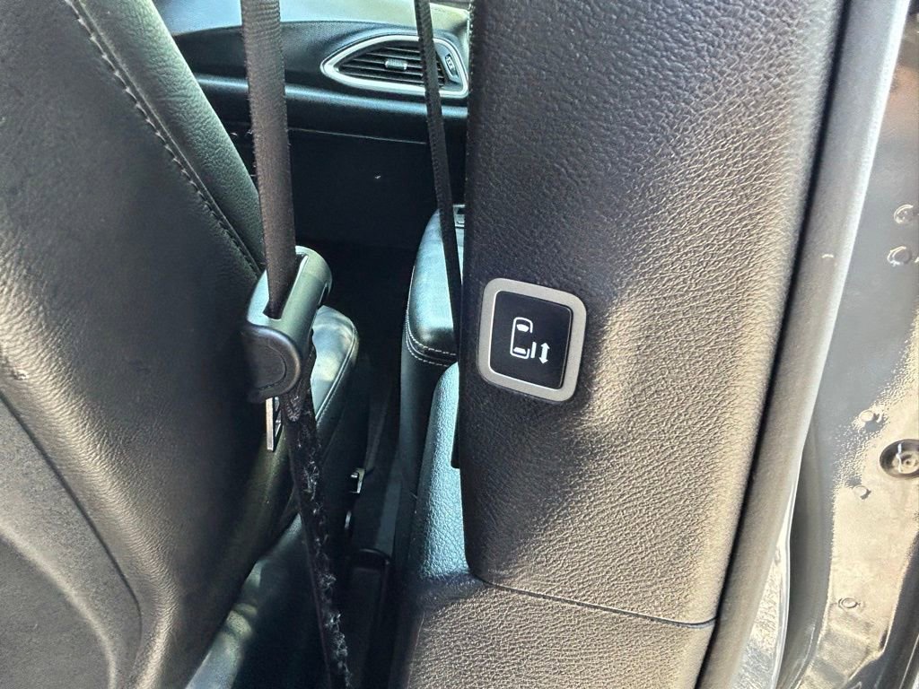 Used 2020 Chrysler Pacifica Touring-L Plus image 41