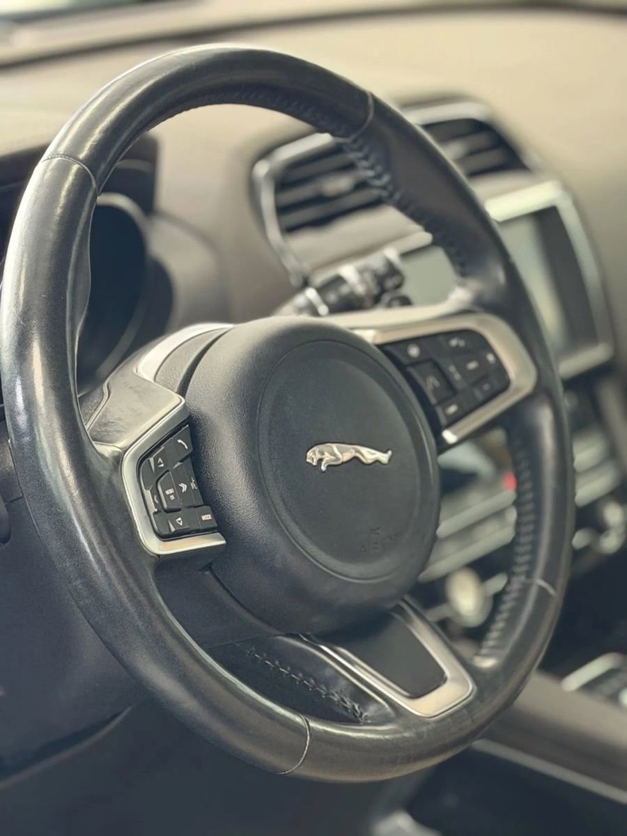 Used 2020 Jaguar F-PACE Prestige image 15