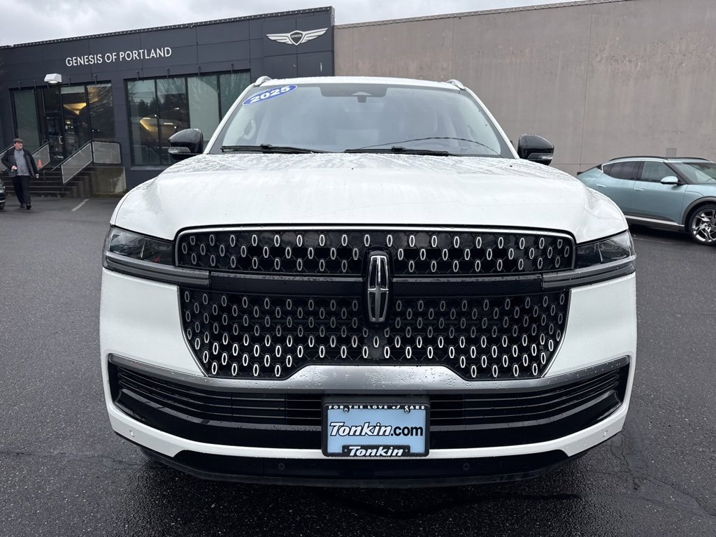 Used 2025 Lincoln Navigator L Reserve image 2