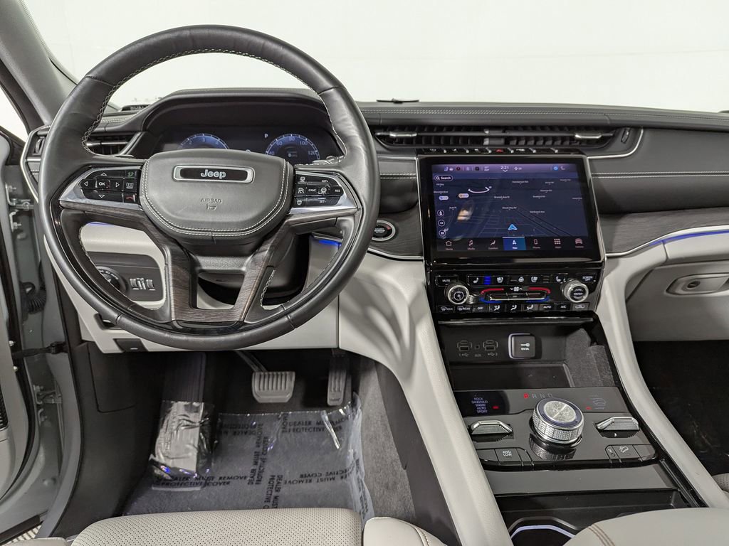 Used 2022 Jeep Grand Cherokee Overland w/ Adv Protech Group III image 21